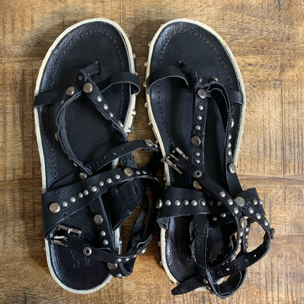 Leather sandals